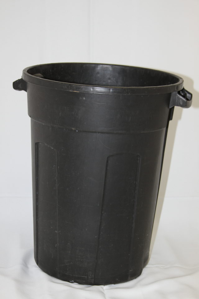 TRASH CAN